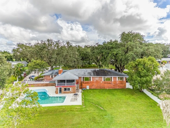 4 Bedrooms Cottage