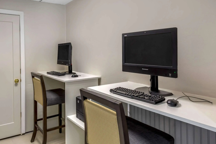 Comfort Inn Hyannis - Cape Cod