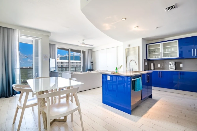2 Bedrooms Luxury Suite with balcony and with partial ocean view