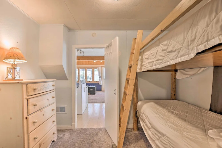 1/2 Mi To Dtwn Suttons Bay! Lakefront Cottage - Suttons Bay, MI