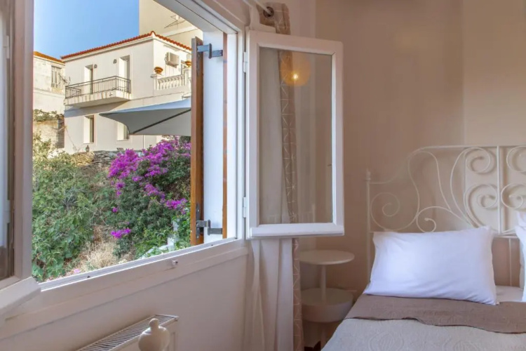 Eleni's Seaview House