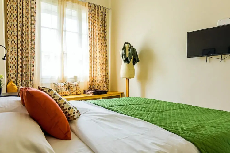 Hippy Decorated 2 Bedrooms Apartment