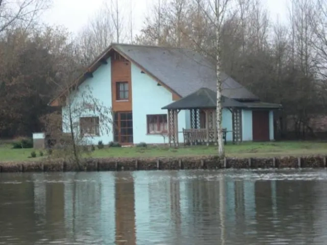 2 Bedrooms Chalet