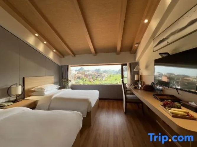 Deluxe Family Suite with lake view