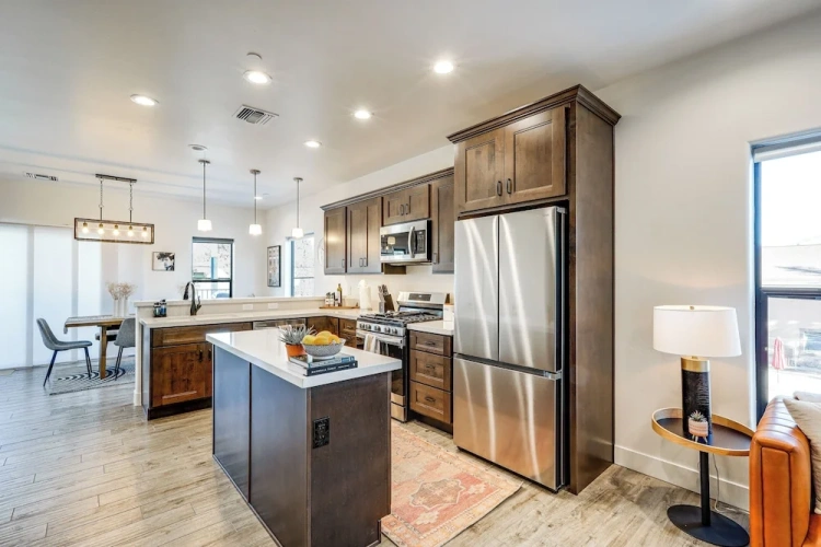 3 Bedrooms Apartment