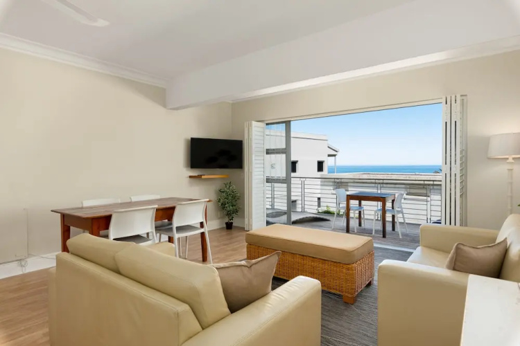 Caprice Court 6