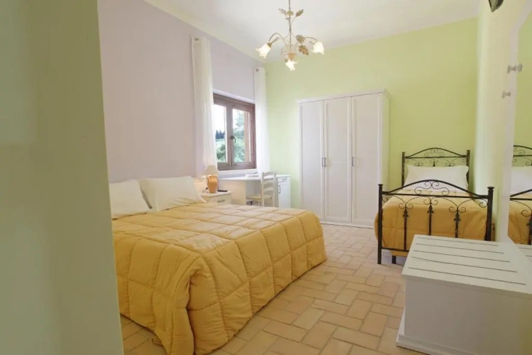 Standard Triple room