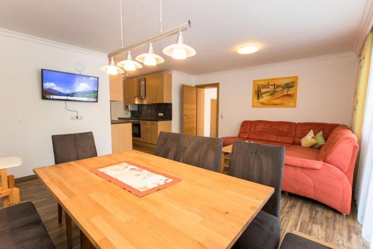 3 Bedrooms Apartment