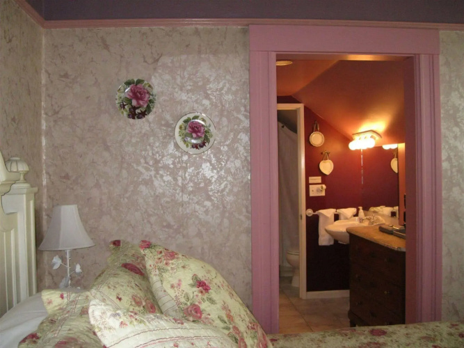 A White Jasmine Inn