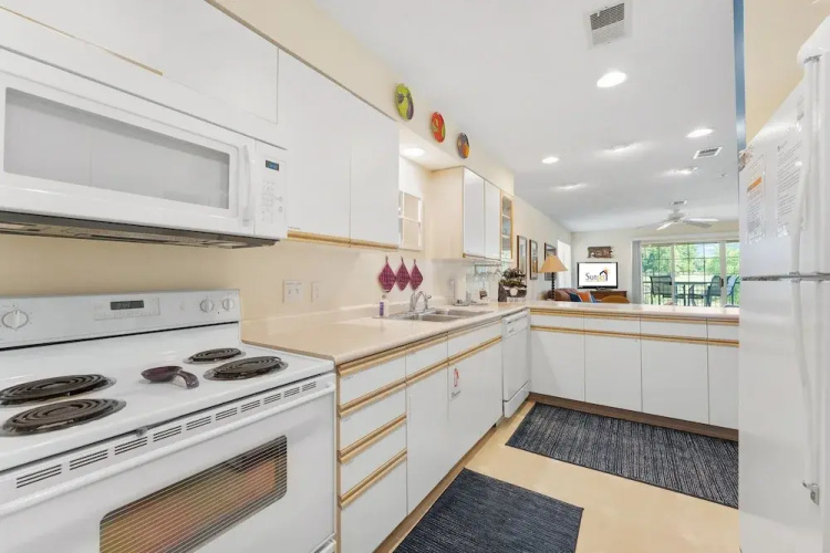 Take A Holiday 2 Bedroom Condo by RedAwning