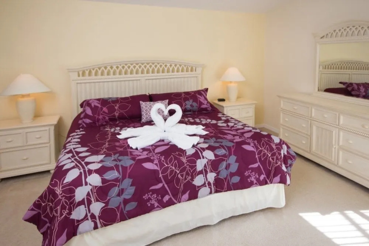 Stephen's Peaceful Highgate Park Villa