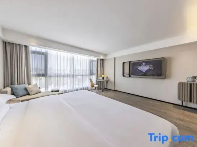 Standard Double room with city view