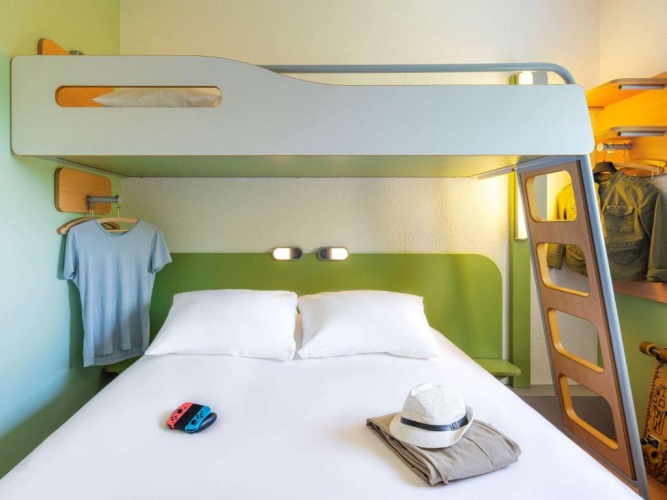 Standard Triple room