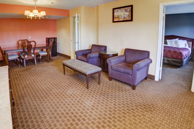 Econo Lodge At Military Circle photo 10