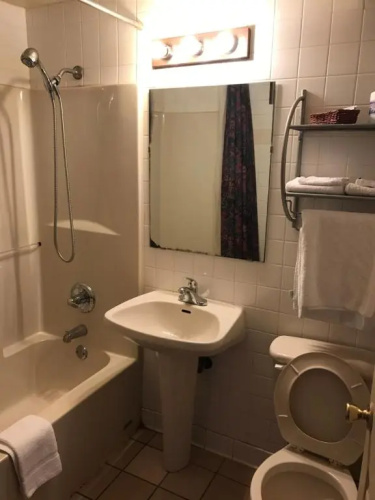 Hwy Express Inn & Suites