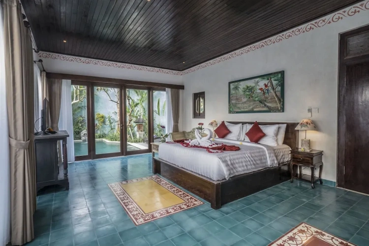 2 Bedrooms Villa