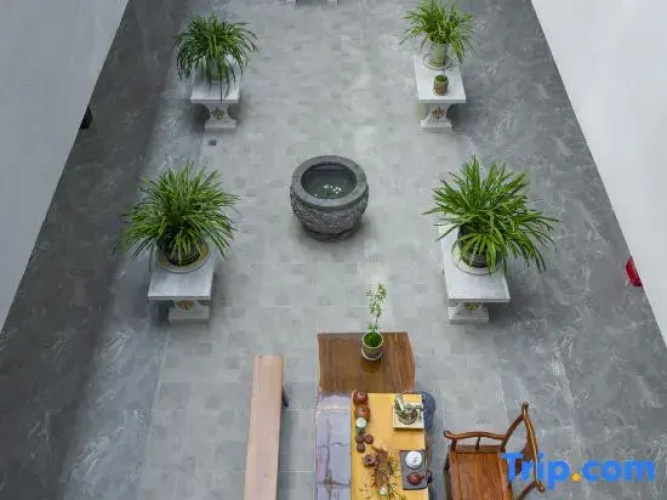 Jiujiu Holiday Hotel