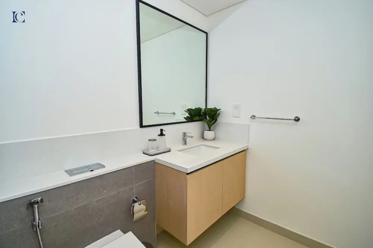 2bedroom Apt in Burj Crown