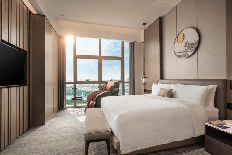 1 Bedroom Premium Double Suite
