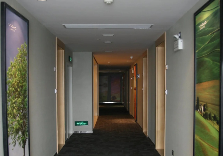 J hotel
