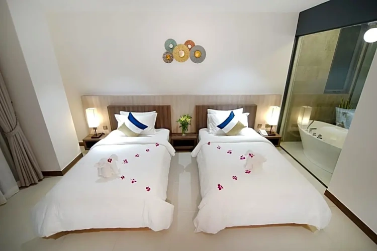 Deluxe Twin room with balcony