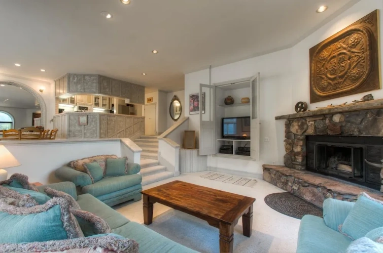 3 Bedrooms Standard Family room
