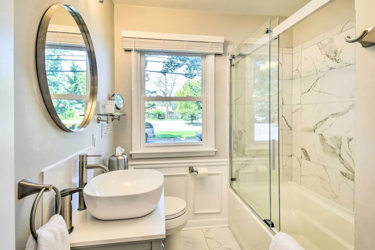 Charming Hampton Home w/ Yard: 2 Mi to Beach!