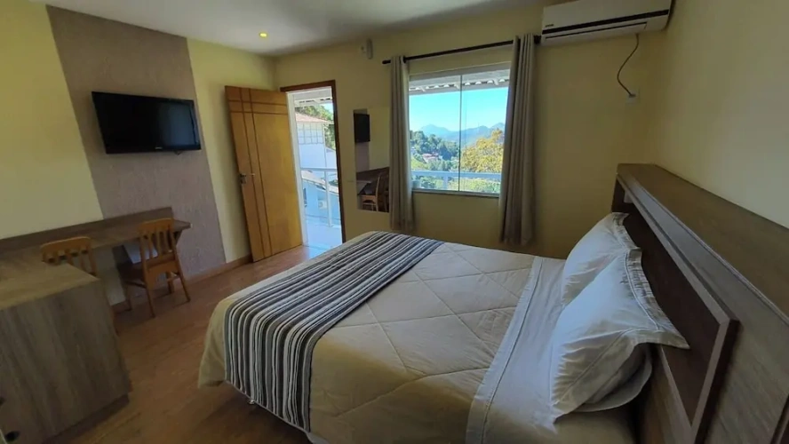 Standard Twin room with mountain view