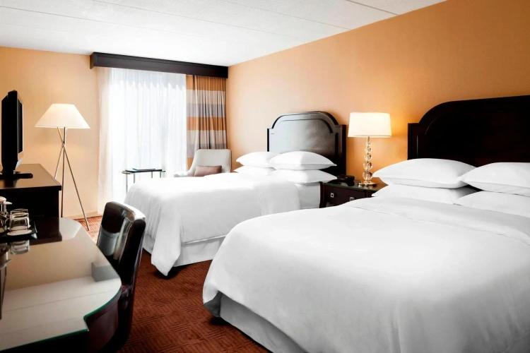 Standard Quadruple Club room