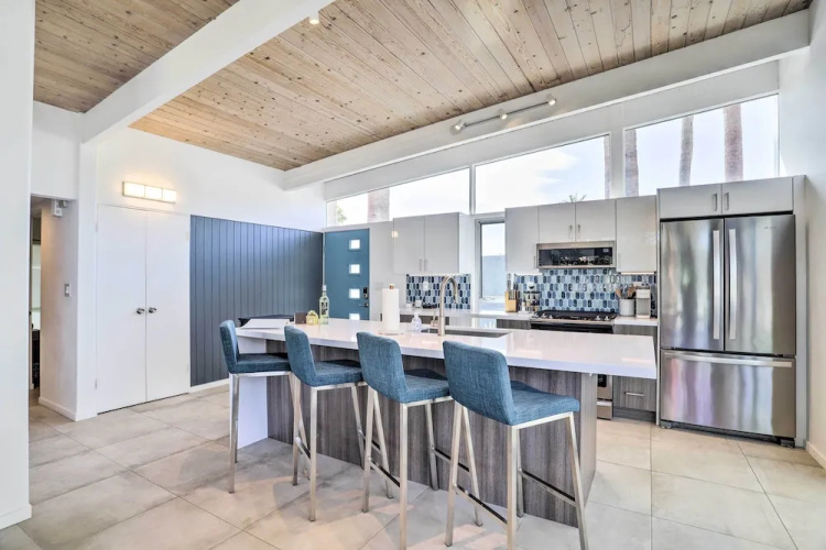 Pool & Mountain Views: Palm Springs Home!