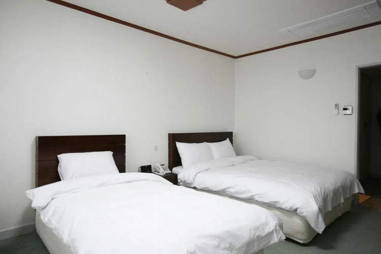Hotel B Station