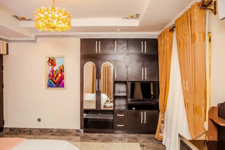 Tobby Royal Suites