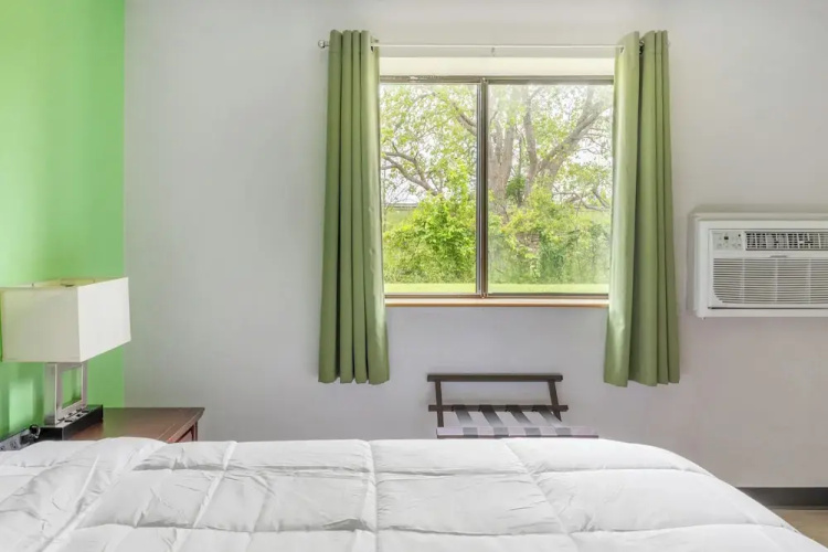 Super 8 Motel - Lansing