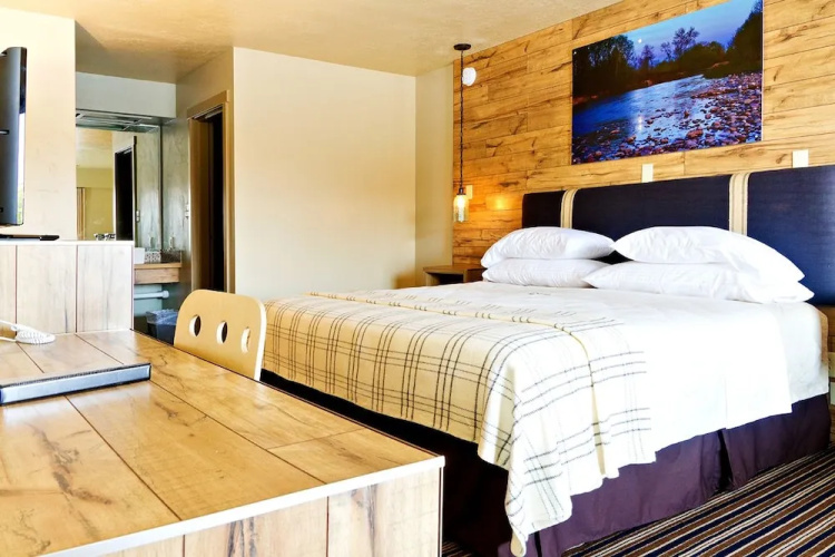 Blue Lakes Inn & Extended Stay