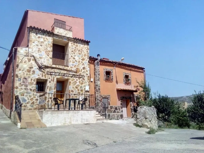 4 Bedrooms Cottage