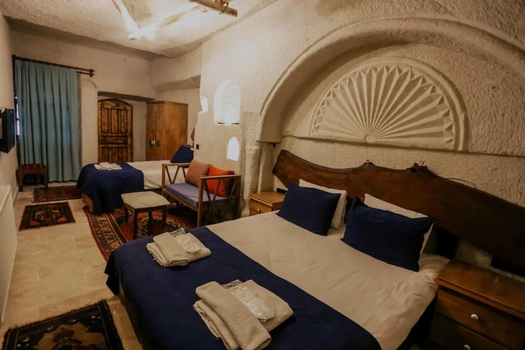 Deluxe Family Cave Suite