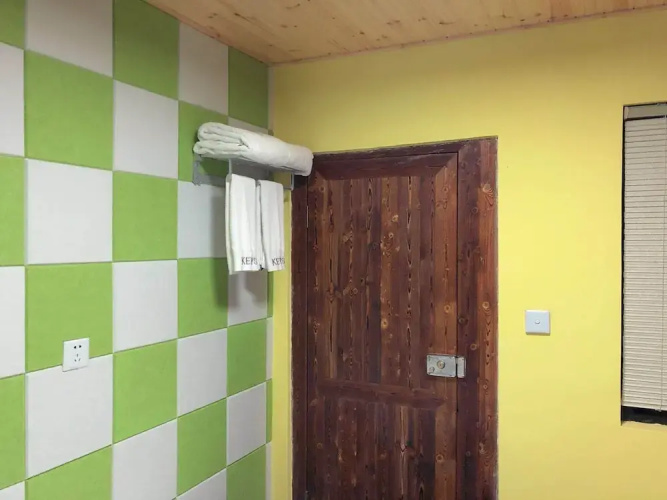 Hard Candy Apartment No.16