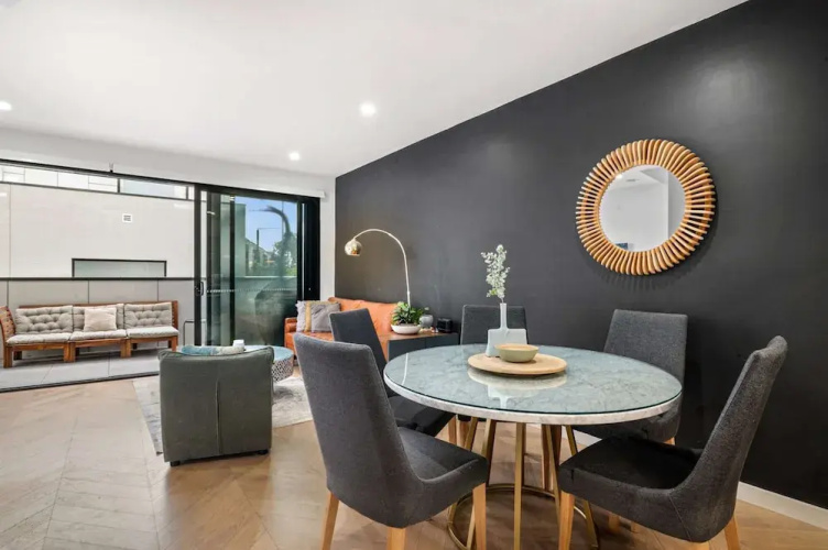 Chic Home With BBQ & Outdoor Dining