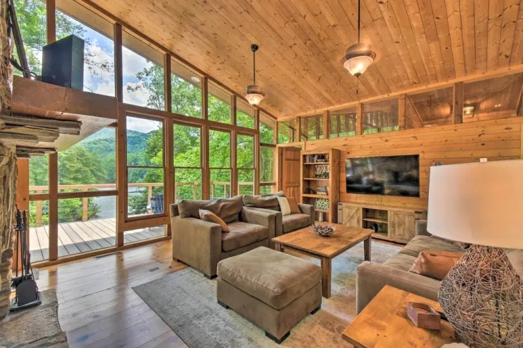 5 Bedrooms Cottage