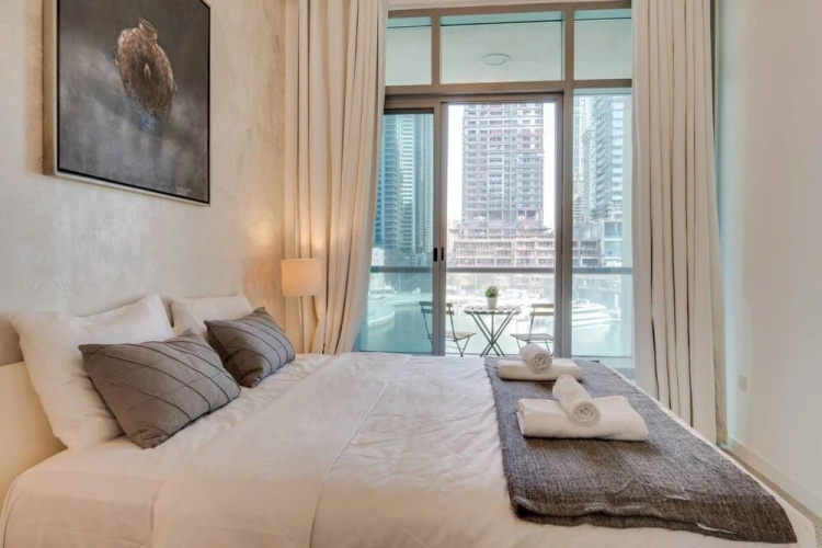 Designer Apartment Beautiful Waterfront View