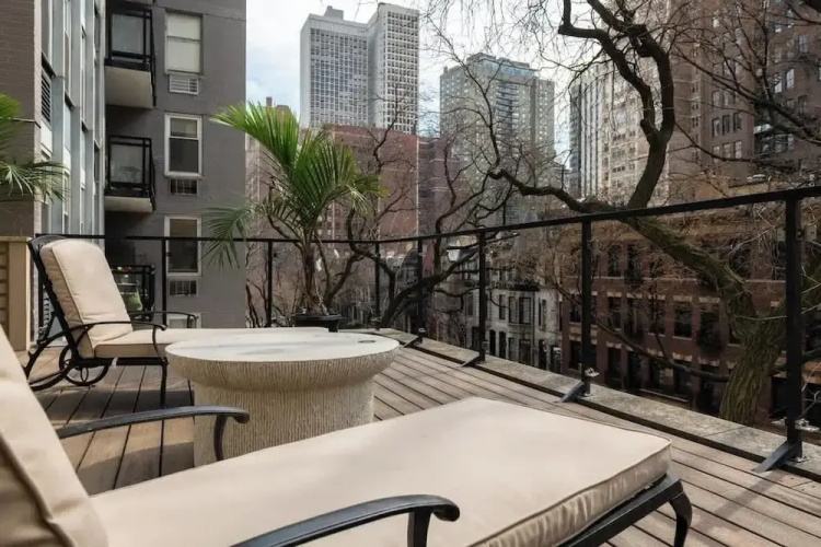 Luxury 4BD Gold Coast Penthouse With Deck Views