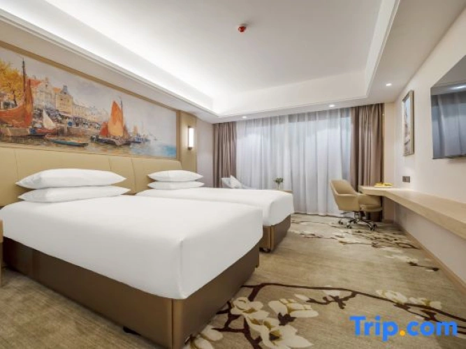 Standard Twin room with view