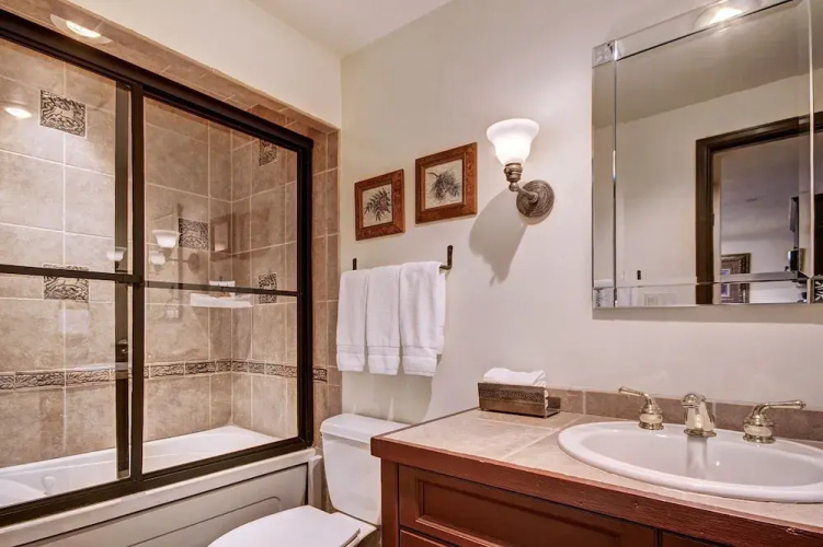 Rustic Mountain View 2Bedroom Condo- Lodge at Vail by RedAwning
