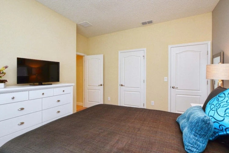 4 bedrooms villa accommodate 10 guests