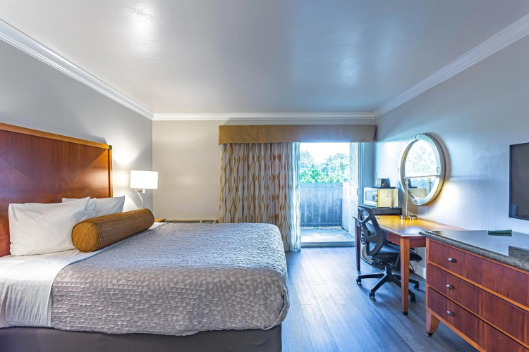 Aloha Inn