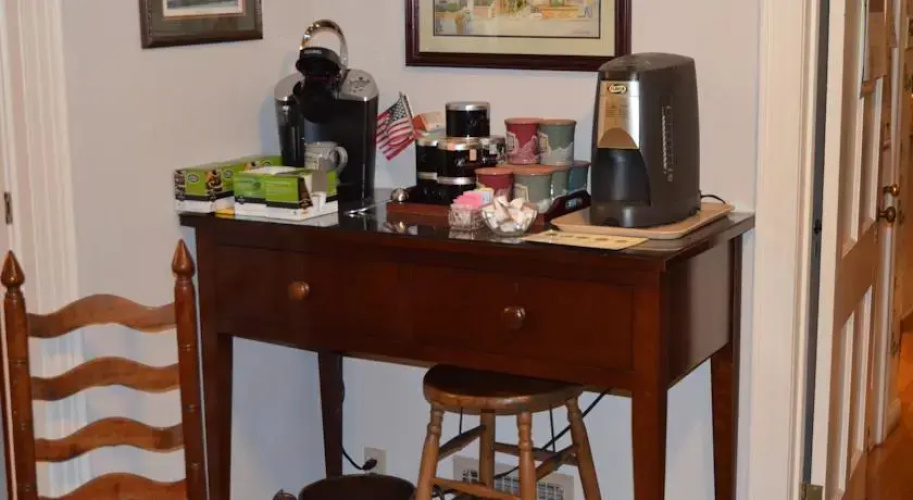 East Hills B&b Inn