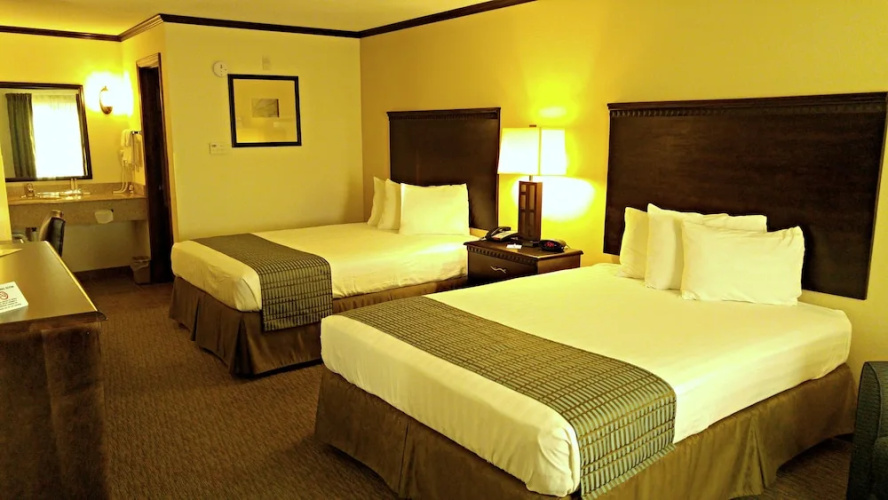 Cochran Inn & Suites