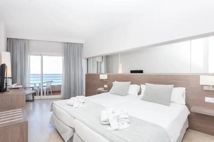 Superior Twin room with sea view
