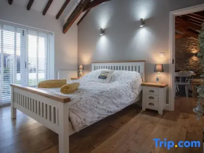 3 Bedrooms Apartment