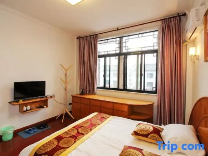 2 Bedrooms Standard Triple room